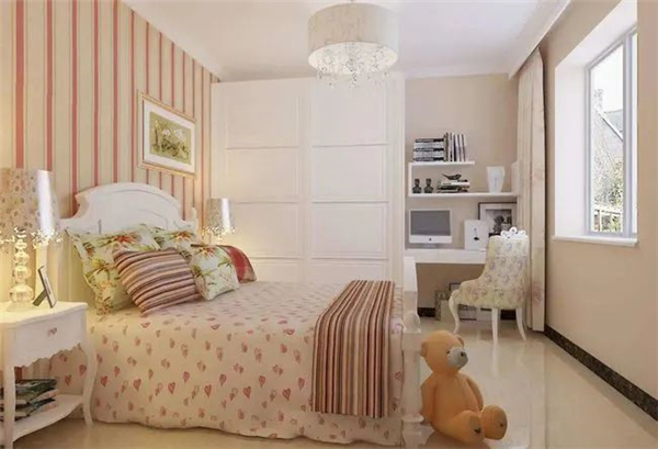 臥室裝修 床尾超窗